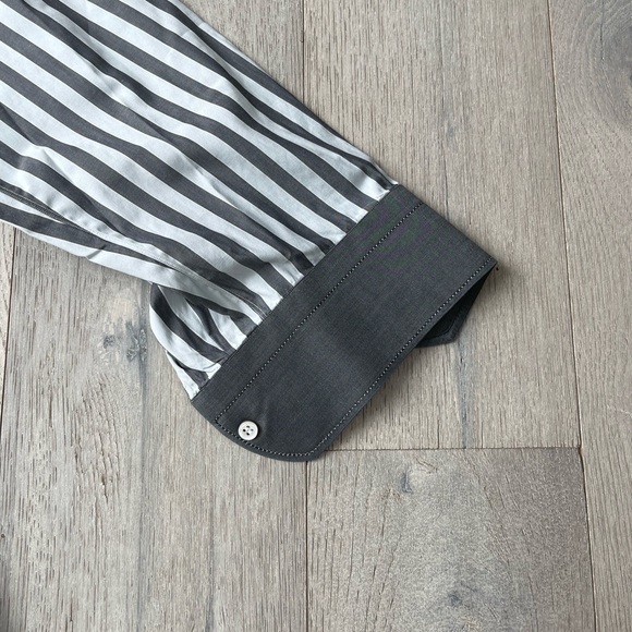 BUTTON DOWN SHIRT!! - Picture 3 of 5